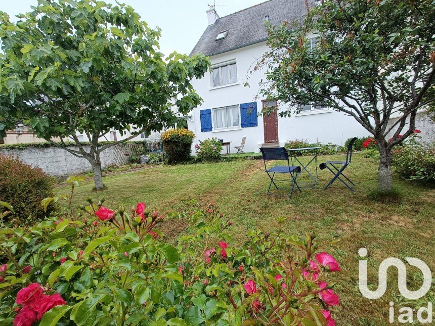 House 6 rooms of 128 m² in Saint-Brieuc (22000)