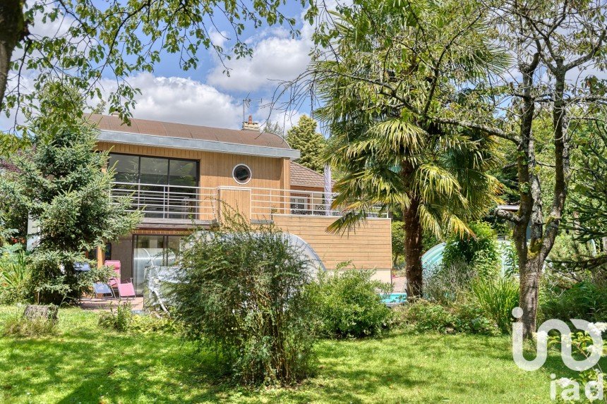 Maison traditionnelle 8 pièces de 160 m² à Vaux-sur-Seine (78740)