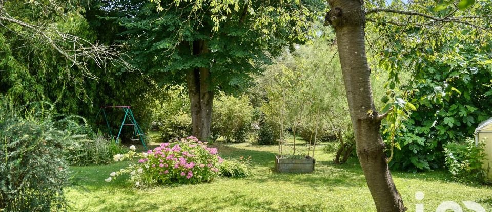 Maison traditionnelle 8 pièces de 160 m² à Vaux-sur-Seine (78740)