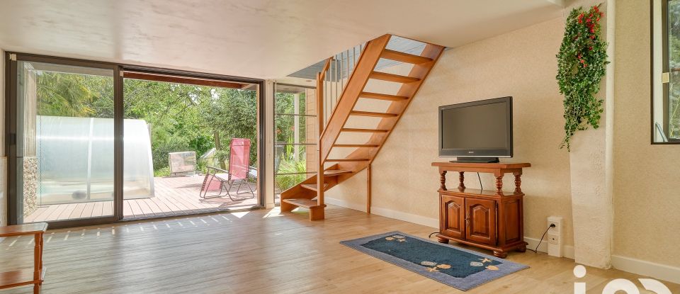 Maison traditionnelle 8 pièces de 160 m² à Vaux-sur-Seine (78740)