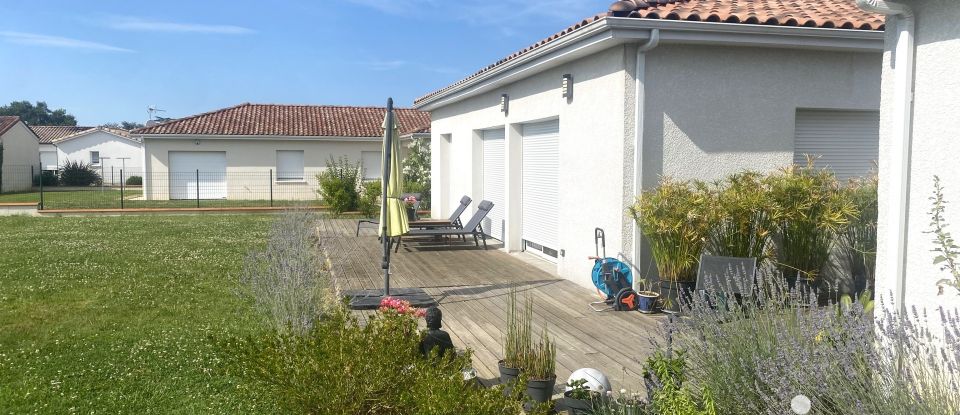 Pavilion 5 rooms of 118 m² in Roquefort (47310)