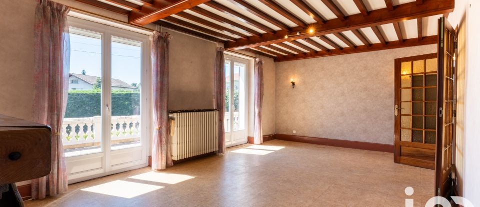 Maison traditionnelle 6 pièces de 159 m² à Saint-Marcellin-en-Forez (42680)