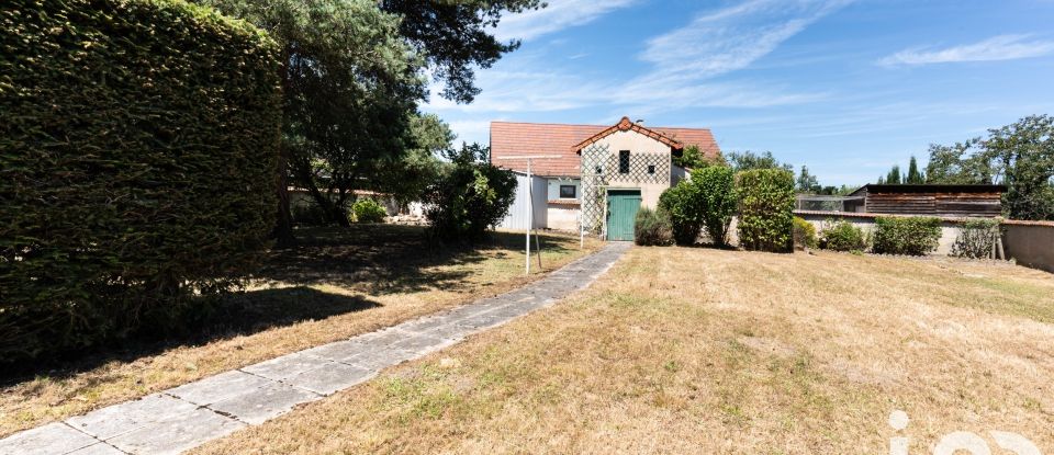 Maison traditionnelle 6 pièces de 159 m² à Saint-Marcellin-en-Forez (42680)