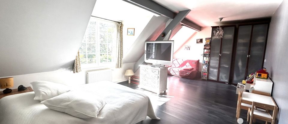 Maison 9 pièces de 270 m² à Dampierre-en-Yvelines (78720)