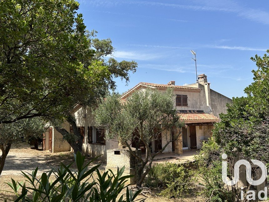 Traditional house 5 rooms of 200 m² in Six-Fours-les-Plages (83140)