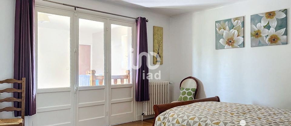 House 11 rooms of 220 m² in Lapenty (50600)