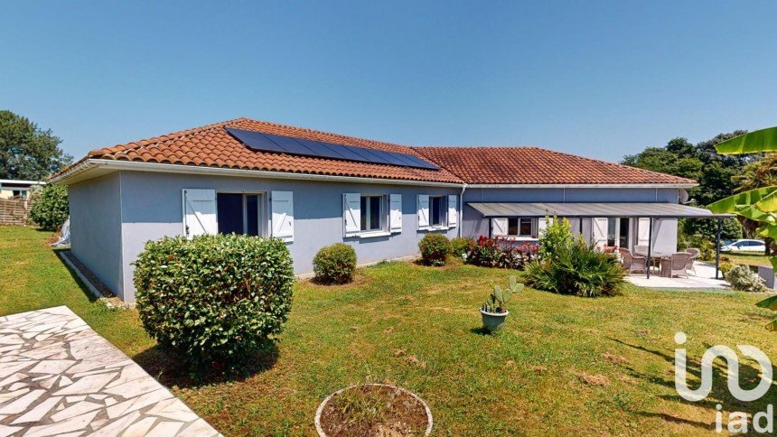 House 8 rooms of 205 m² in Gaas (40350)