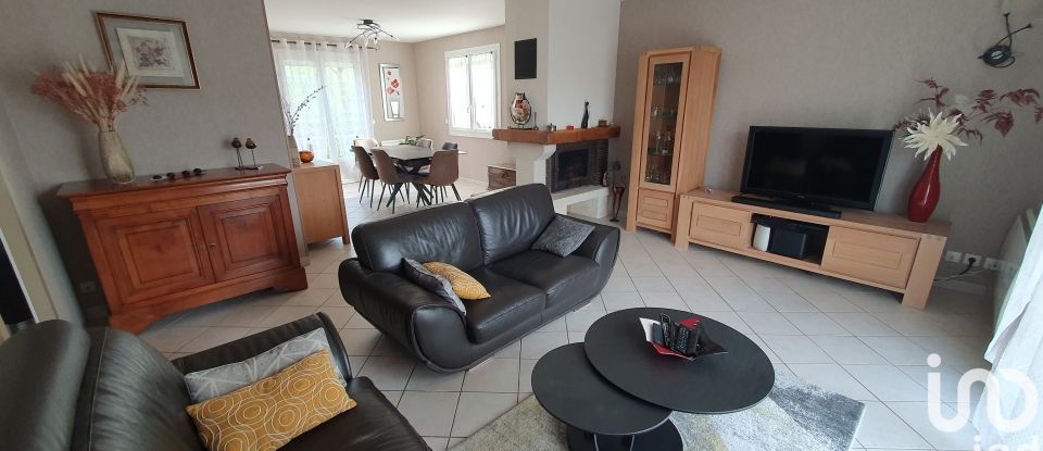 Pavilion 7 rooms of 171 m² in Châtillon-sur-Thouet (79200)