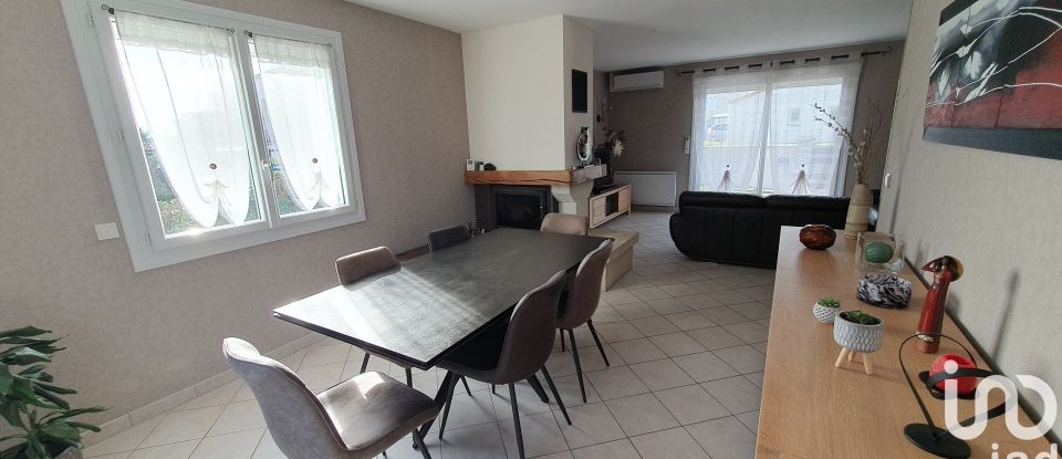 Pavilion 7 rooms of 171 m² in Châtillon-sur-Thouet (79200)