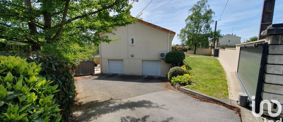 Pavilion 7 rooms of 171 m² in Châtillon-sur-Thouet (79200)