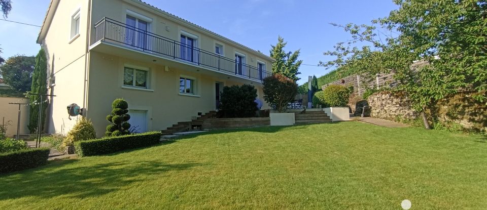 Pavilion 7 rooms of 171 m² in Châtillon-sur-Thouet (79200)