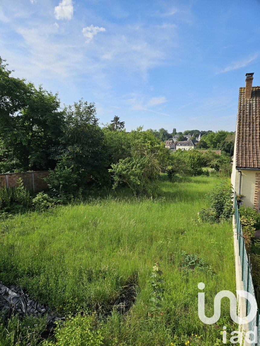 Land of 1,237 m² in Breteuil (60120)