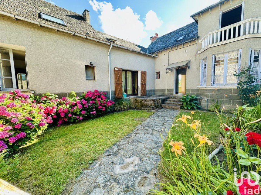 House 8 rooms of 155 m² in Le Bas Ségala (12200)