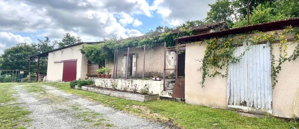 Domaine 11 pièces de 270 m² à Grun-Bordas (24380)