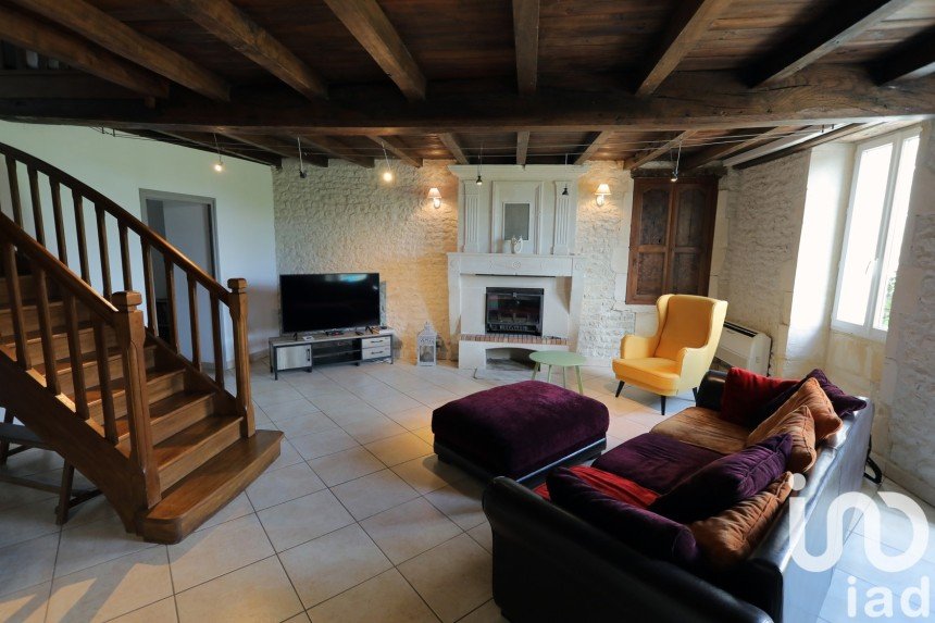 House 5 rooms of 213 m² in RÉAUX (17500)