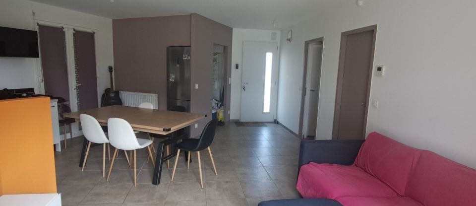 Maison 3 pièces de 69 m² à Saint-Savin (33920)