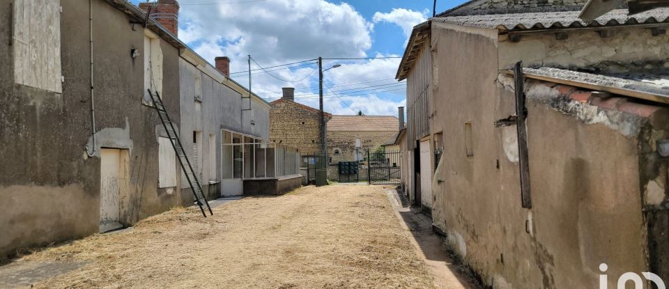 Longère 4 pièces de 75 m² à Montreuil-Bellay (49260)