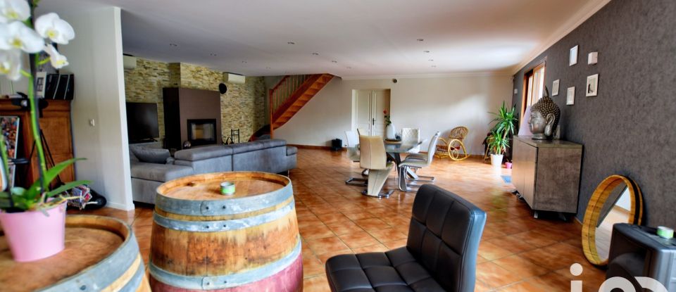 Traditional house 9 rooms of 255 m² in Guigneville-sur-Essonne (91590)