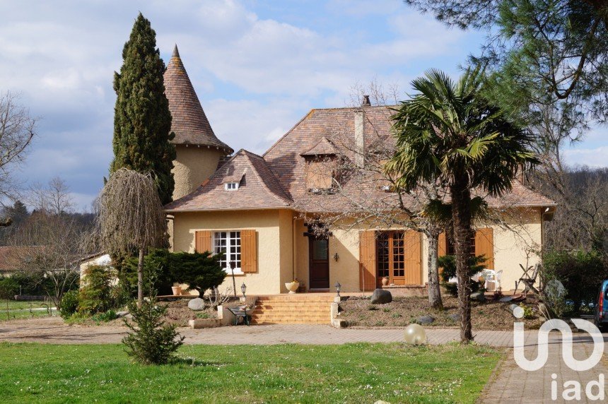 Maison traditionnelle 7 pièces de 155 m² à Saint-Germain-et-Mons (24520)