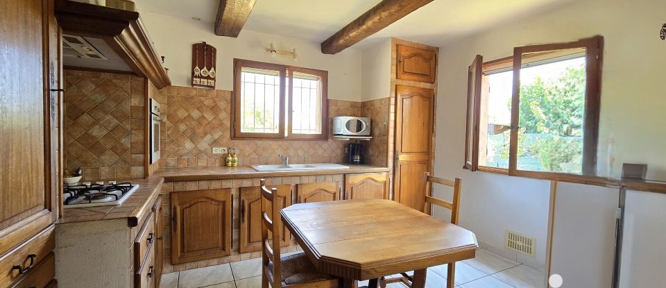 Traditional house 4 rooms of 130 m² in Gonfaron (83590)