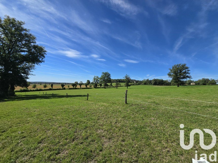 Agricultural land of 10,784 m² in Tronget (03240)