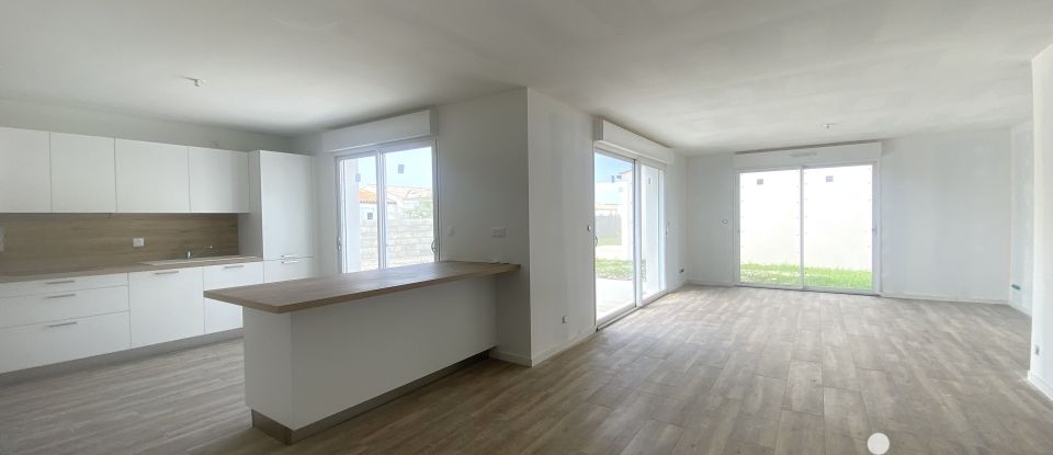 Maison 4 pièces de 114 m² à Saint-Sulpice-de-Royan (17200)