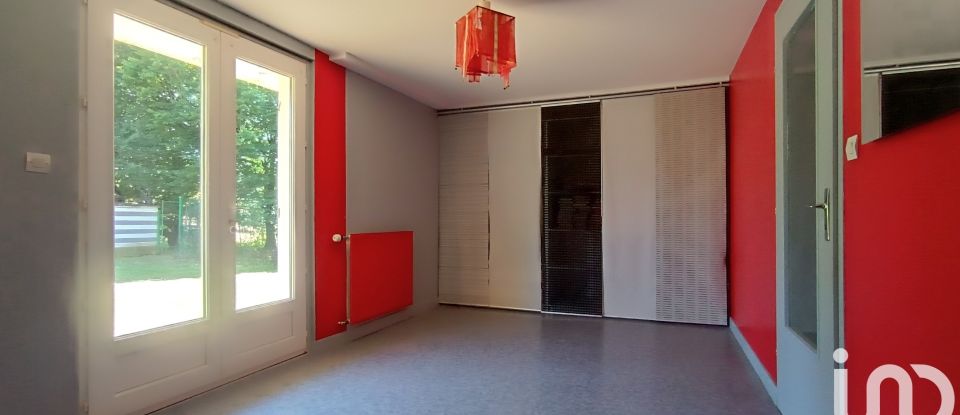 House 6 rooms of 135 m² in Saint-Michel-le-Cloucq (85200)