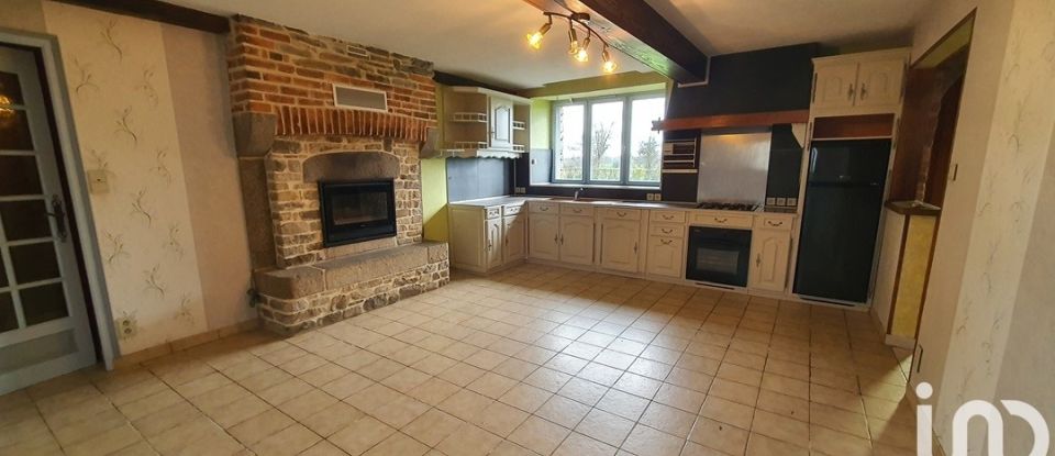 Maison 8 pièces de 214 m² à Saint-Aubin-du-Cormier (35140)