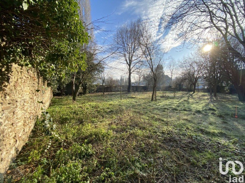 Land of 1,102 m² in Saint-Fargeau-Ponthierry (77310)