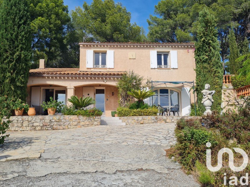 Traditional house 6 rooms of 130 m² in Sanary-sur-Mer (83110)