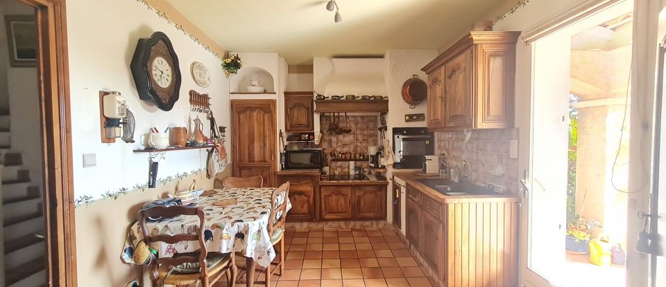 Traditional house 6 rooms of 130 m² in Sanary-sur-Mer (83110)