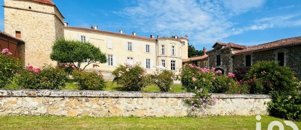 Castle 13 rooms of 500 m² in Sigournais (85110)