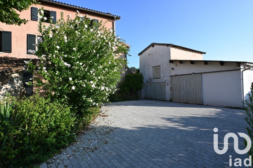 Traditional house 10 rooms of 212 m² in Brindas (69126)