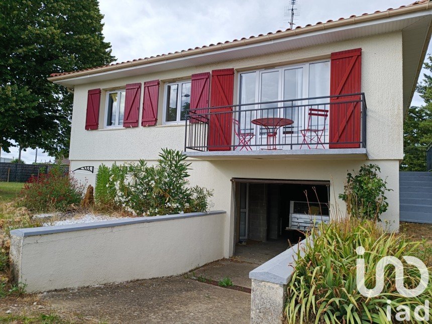 Maison 5 pièces de 92 m² à Vouzailles (86170)