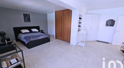 House 6 rooms of 185 m² in Saint-Cyr-sur-Mer (83270)