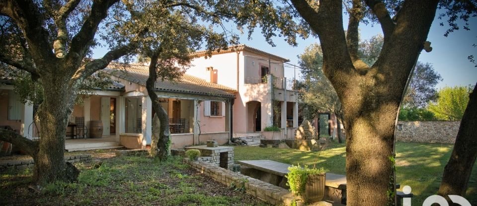 Country house 10 rooms of 323 m² in Uzès (30700)