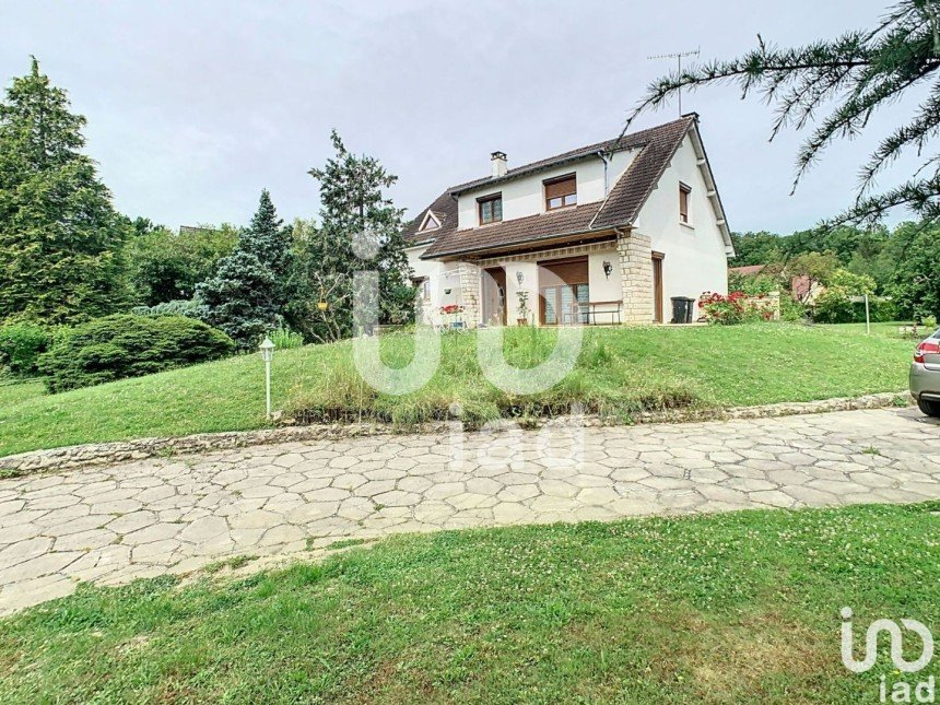 Maison traditionnelle 7 pièces de 160 m² à Aulnay-la-Rivière (45390)