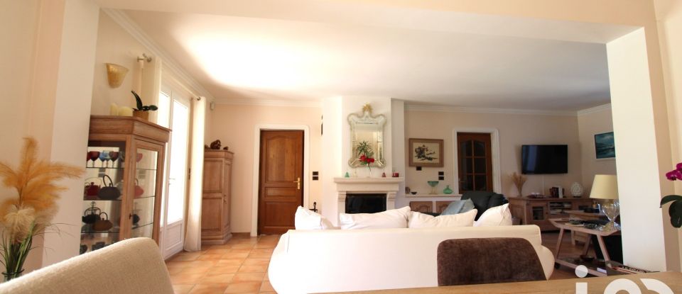 Traditional house 5 rooms of 145 m² in L'Isle-sur-la-Sorgue (84800)