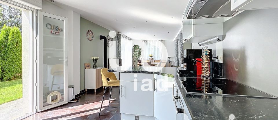 House 4 rooms of 122 m² in Morbier (39400)