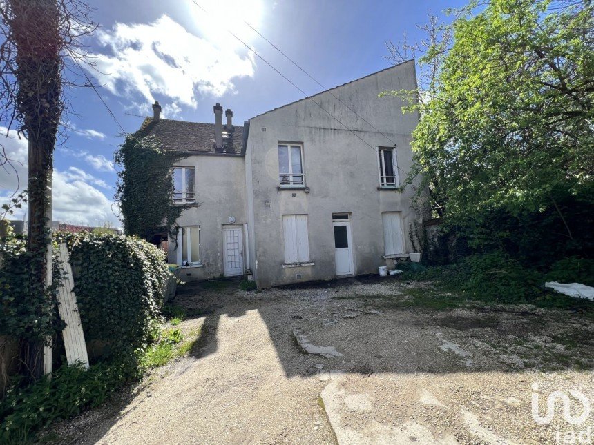 Building in Combs-la-Ville (77380) of 186 m²