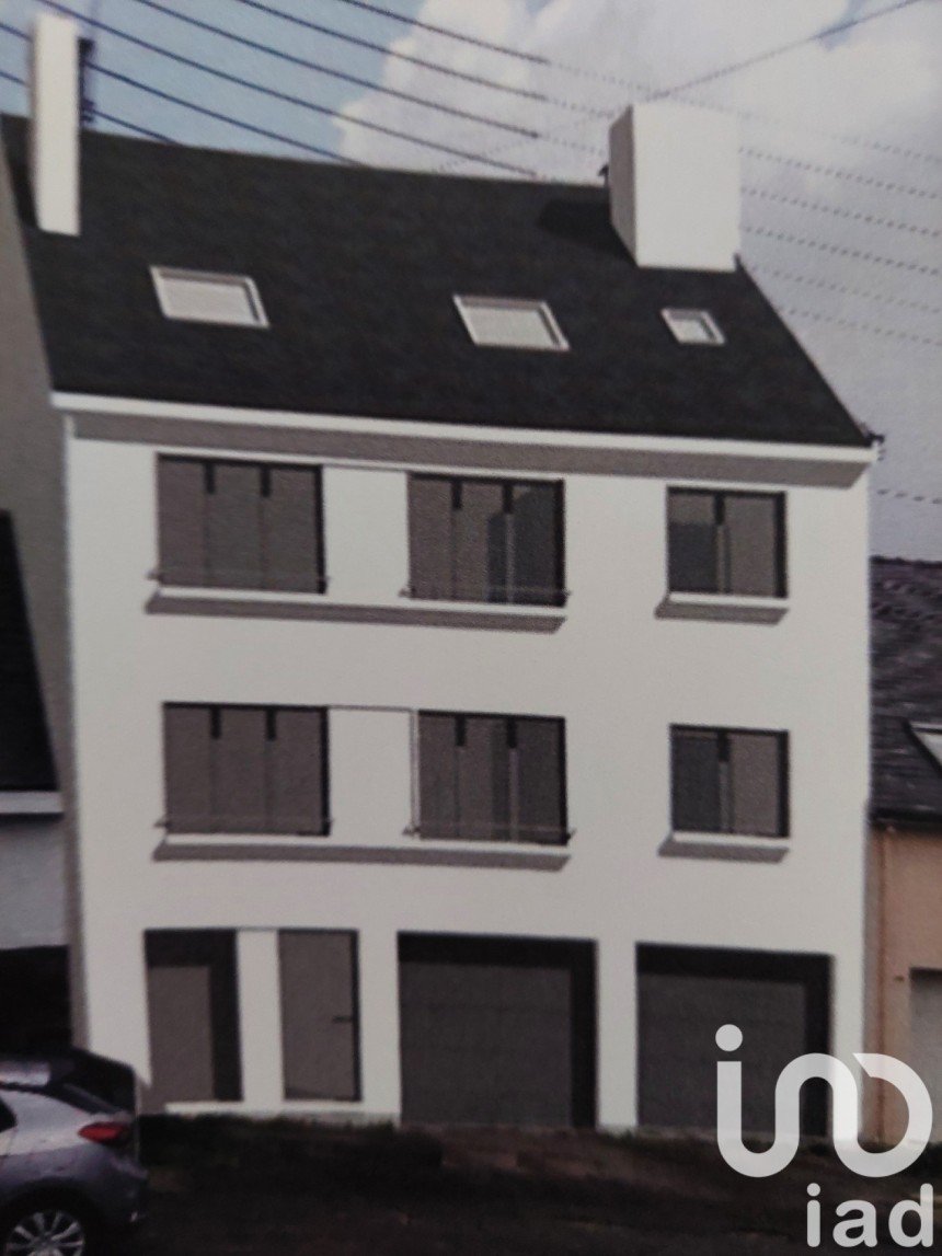 Building in Saint-Nazaire (44600) of 210 m²