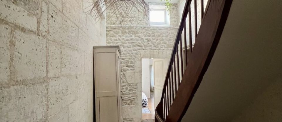 Maison 8 pièces de 210 m² à Ruelle-sur-Touvre (16600)