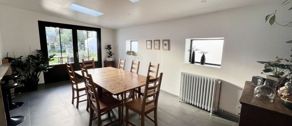 Maison 8 pièces de 210 m² à Ruelle-sur-Touvre (16600)