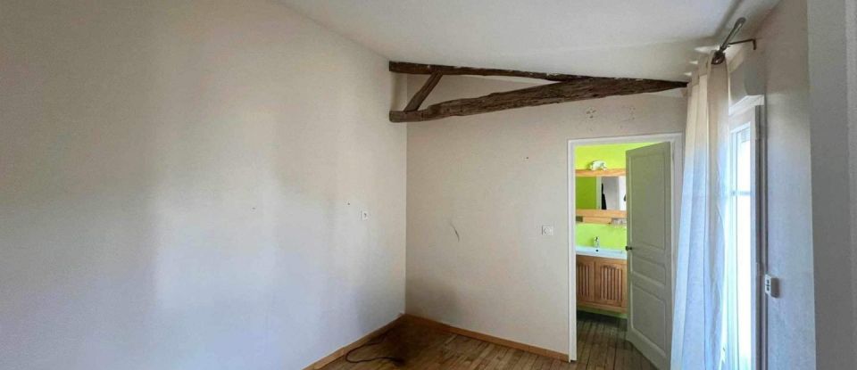 Maison 8 pièces de 210 m² à Ruelle-sur-Touvre (16600)