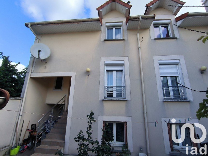 Traditional house 7 rooms of 120 m² in Bondy (93140)