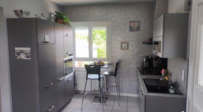 House 5 rooms of 113 m² in Ambarès-et-Lagrave (33440)