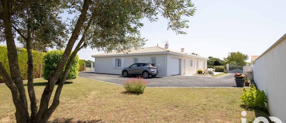 Maison traditionnelle 5 pièces de 130 m² à Cabariot (17430)