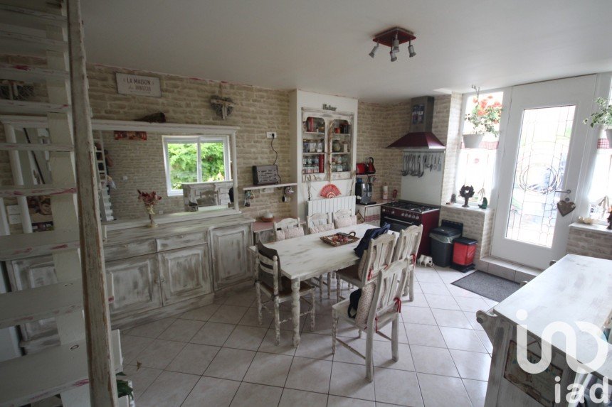 Village house 5 rooms of 120 m² in Saint-Savinien (17350)