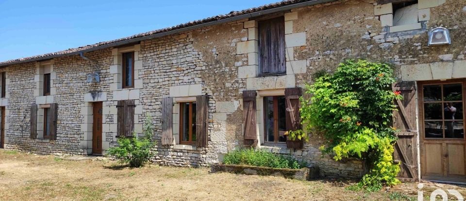 House 3 rooms of 97 m² in Vézières (86120)