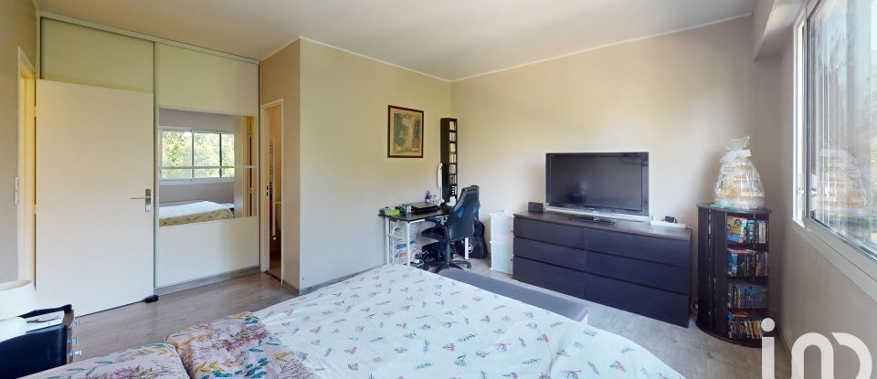 Appartement 4 pièces de 100 m² à Vaux-le-Pénil (77000)